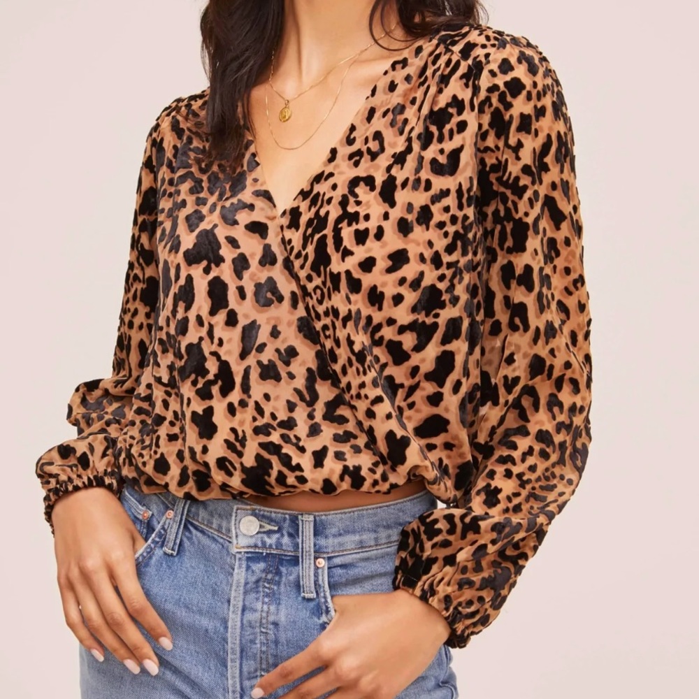 Astr the Label Leopard Top